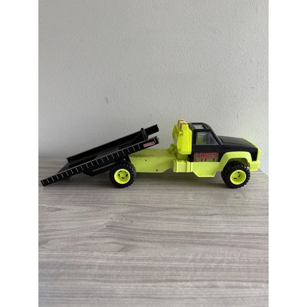 Vintage 1993 Tonka Power Lift Tow Truck with Green Tonka Car Working Big 19.5